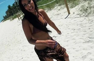 Image Liga en la playa y folla con una sexy latina en su hotel